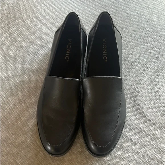 Vionic Men\'s Sleek Black Slip-On Loafers Vionic Ashby Black Loafers: 356ASHBYBK - A Perfect Dealer/Vionic main image 2